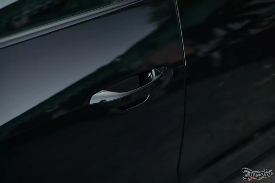 Классический карбон под матовым лаком в салоне Audi A7 и комплекс детейлинг-услуг